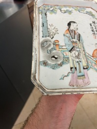 A Chinese blue and white 'Shou' tray, a qianjiang cai tray and a famille verte plate, 19/20th C.