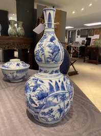 A Chinese blue and white kraak porcelain double gourd vase, Wanli