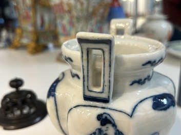 Une collection vari&eacute;e en porcelaine de Chine en bleu et blanc, famille rose et rouge de fer, 19/20&egrave;me