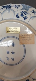 Een Chinese blauw-witte lotusvormige schotel, Chenghua merk, Kangxi