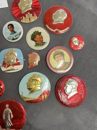 44 Chinese Mao portrait badges, incl. one in porcelain, Cultural Revolution