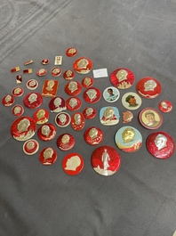 44 Chinese Mao portrait badges, incl. one in porcelain, Cultural Revolution