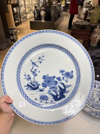 Quatre plats en porcelaine de Chine en bleu et blanc, Yongzheng/Qianlong