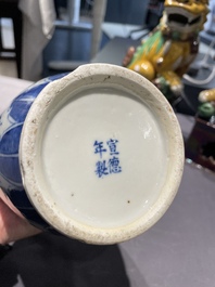 A varied collection of Chinese porcelain, 19th C.