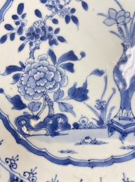 Quatre plats en porcelaine de Chine en bleu et blanc, Yongzheng/Qianlong