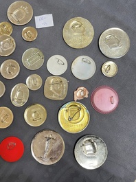 44 Chinese Mao portrait badges, incl. one in porcelain, Cultural Revolution