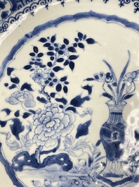 Quatre plats en porcelaine de Chine en bleu et blanc, Yongzheng/Qianlong