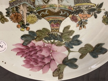 Un plat en porcelaine de Chine qianjiang cai au sceau de Dai Yucheng 戴裕成 et un bol couvert sign&eacute; Yu Luchang  余吕昌 et dat&eacute; 1885