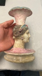 Vase &agrave; t&ecirc;te de femme en c&eacute;ramique grecque polychrome, Canosa, Apulie (Pouilles), Italie, ca. 4/3&egrave;me si&egrave;cle av. J.-C.