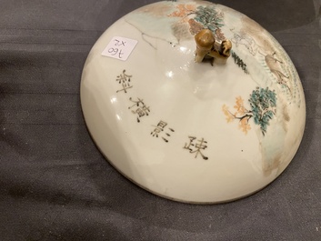 Un plat en porcelaine de Chine qianjiang cai au sceau de Dai Yucheng 戴裕成 et un bol couvert sign&eacute; Yu Luchang  余吕昌 et dat&eacute; 1885