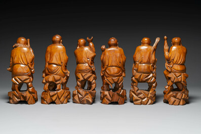 Groupe de sculptures en buis repr&eacute;sentant 18 Luohan, Chine, 20&egrave;me