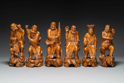 Groupe de sculptures en buis repr&eacute;sentant 18 Luohan, Chine, 20&egrave;me