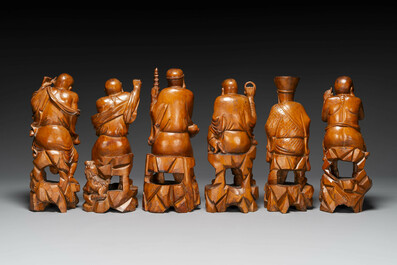 Groupe de sculptures en buis repr&eacute;sentant 18 Luohan, Chine, 20&egrave;me