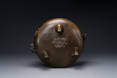 A large Chinese bronze tripod censer with 'chilong' handles, Qing Qian Gong 清乾宮 mark, 18th C.