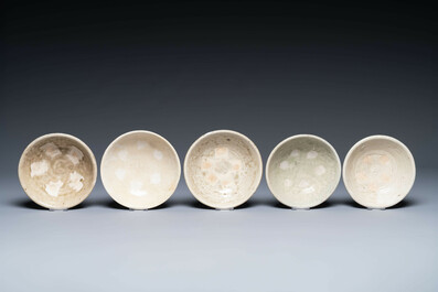 Collection vari&eacute;e de huit pi&egrave;ces en porcelaine de Chine monochrome, Tang/Ming