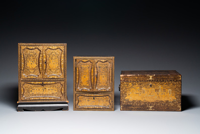Deux cabinets miniatures et un coffret en laque noire et dor&eacute;e, Canton, Chine, 19&egrave;me