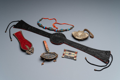 Six objets en m&eacute;tal et tissus orn&eacute;s de pierres pr&eacute;cieuses, Tibet, 19&egrave;me