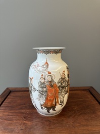 A fine Chinese iron-red, grisaille and gilt lantern-shaped 'mulan 木蘭' vase, signed Zhou Xiangpu 周湘浦, 20th C.