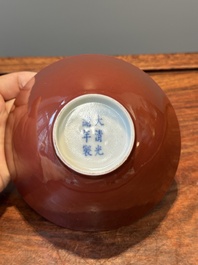 Een paar Chinese monochrome robijnrode kommen, Guangxu merk en periode