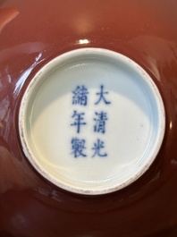 Een paar Chinese monochrome robijnrode kommen, Guangxu merk en periode