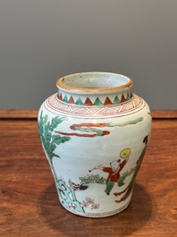 Een kleine Chinese wucai pot met figuren in een landschap, Transitie periode