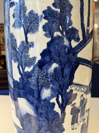 Grand vase de forme roulea en porcelaine de Chine en bleu et blanc &agrave; d&eacute;cor de 'Guo Ziyi 郭子儀拜壽', Kangxi