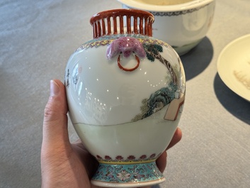 Groupe de cinq pi&egrave;ces en porcelaine de Chine famille rose, marque de Qianlong et Hongxian, 19/20&egrave;me
