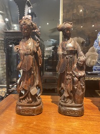 Acht Chinese houten sculpturen van godinnen, 19e eeuw