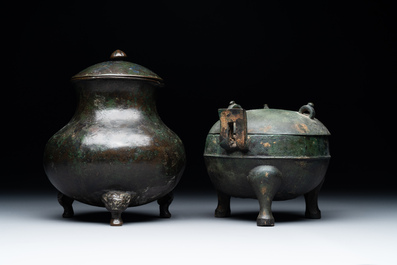 Two Chinese archaic bronze food vessels, 'ding 鼎', Han
