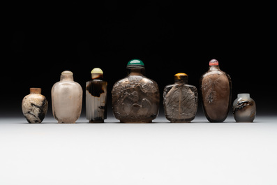 Seven Chinese smoky quartz, agate and hardstone snuff bottles, 19/20th C.