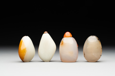 Nine Chinese jade and agate snuff bottles, 19/20th C.