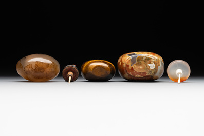 Six Chinese hardstone and agate snuff bottles, 19/20th C.