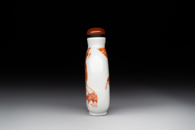 A fine Chinese iron-red 'Zhongkui' snuff bottle, 19th C.