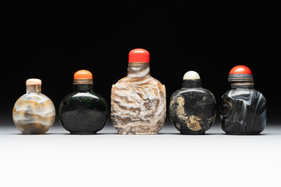 Five Chinese hardstone and glass snuff bottles, 19/20th C.