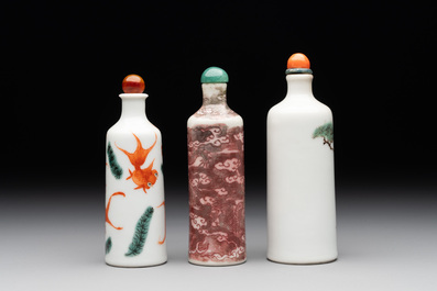 A Chinese copper-red 'dragon' snuff bottle and two famille verte snuff bottles, Gu Yue Xuan 古月軒 and Daoguang mark, 19th C.
