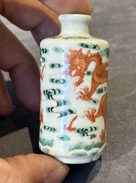 Nine various Chinese porcelain snuff bottles, Yongzheng and Tongzhi mark, 19/20th C.