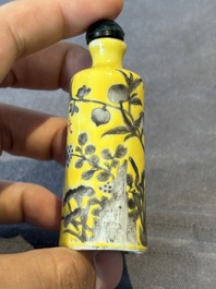 A pair of Chinese grisaille yellow-ground Dayazhai-style snuff bottles, Yong Qing Chang Chun 永慶長春 mark, 19th C.