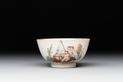 A rare Chinese famille rose cup and a gilt-decorated iron-red, blue and white plate with reticulated border, Kangxi/Qianlong