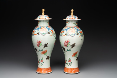 Five Chinese-style porcelain wares, Samson, Paris, 19th C.