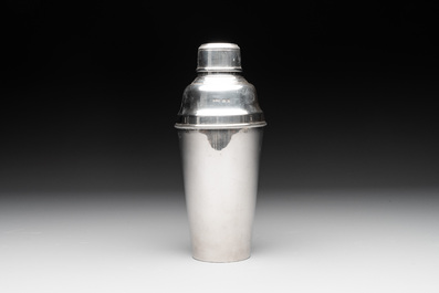 A sterling silver cocktail shaker, Birmingham, Hukin &amp; Heath, 1902