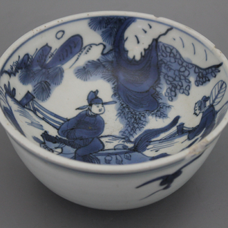 A rare blue and white late Ming hot-water bowl, 16/17th C.