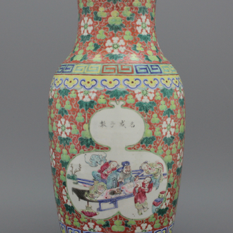 Vase en porcelaine chinoise, famille rose, 19e