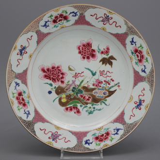Plat en porcelaine chinoise, famille rose, Qianlong