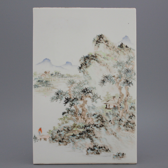 Mooie Chinese rechthoekige plaat met landschap, 19e-20e eeuw.