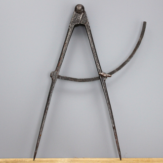 A large pair of iron compass dividers, 17/18th C.