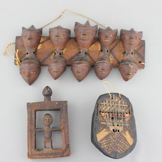 Groupe de 3 objets en bois sculpté et peint, Holo, Pendé de l'Ouest