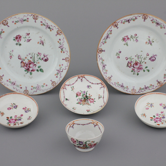 Lot d'assiettes et set de thé en porcelaine de Chine, famille rose, 18e