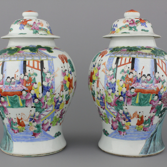 Paire de vases en porcelaine de Chine à décor "Hundred Boys", 19e