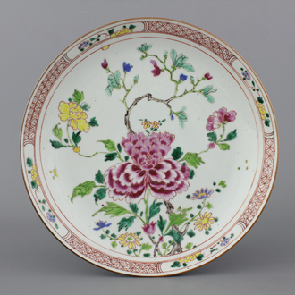 Plat en porcelaine de Chine, famille rose, Qianlong, 18e