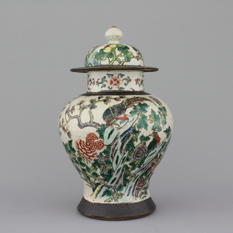 Vase couvert en porcelaine de Chine, famille verte, Nanking, 19e